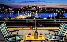 Beautiful 2 Bedroom 2 Bathroom Sea View, Free Parking